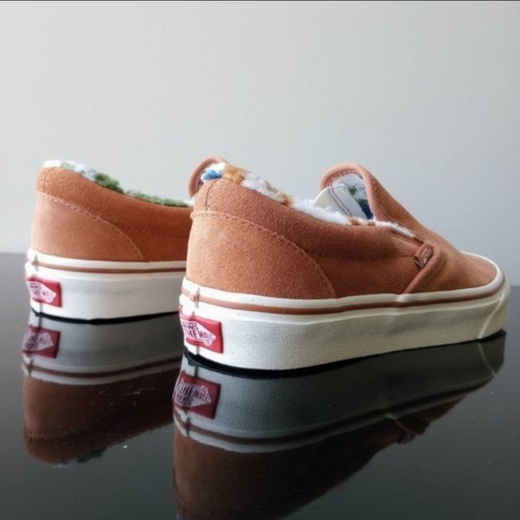 NWOT Unisex Vans Classic Slip-on Canvas Sneakers - Picture 9 of 12